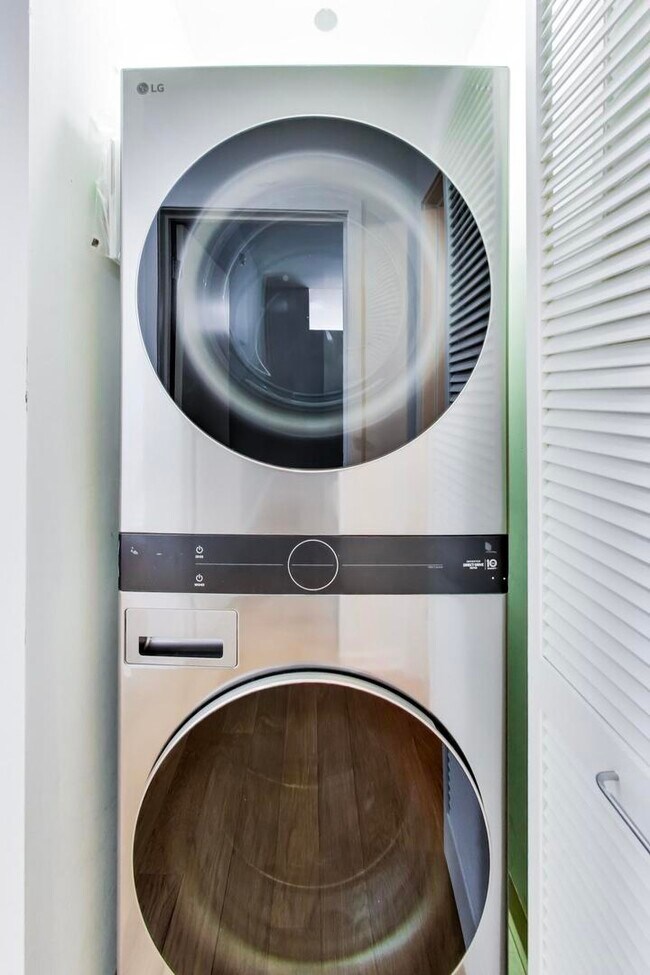 Building Photo - 65 E Monroe St