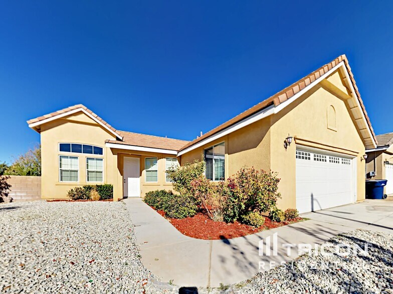 Building Photo - 733 Pino Ave