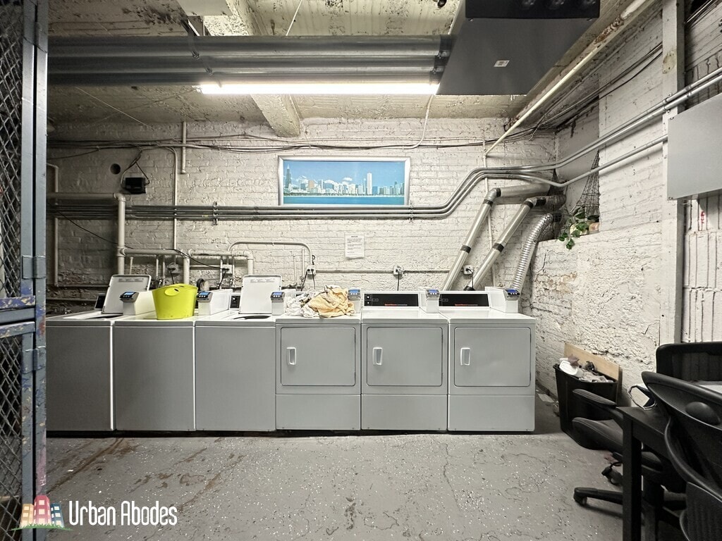 Building Photo - 1350 N Dearborn St