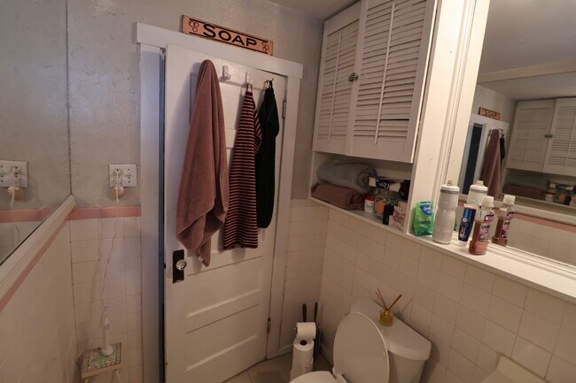 Building Photo - 409 S 9th St