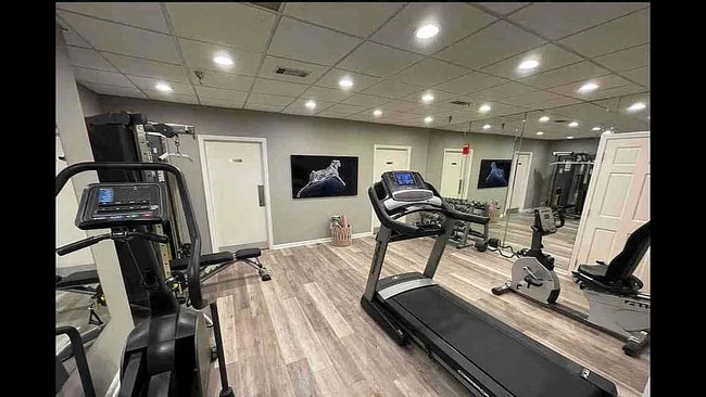 Building Photo - 355 S Broadway