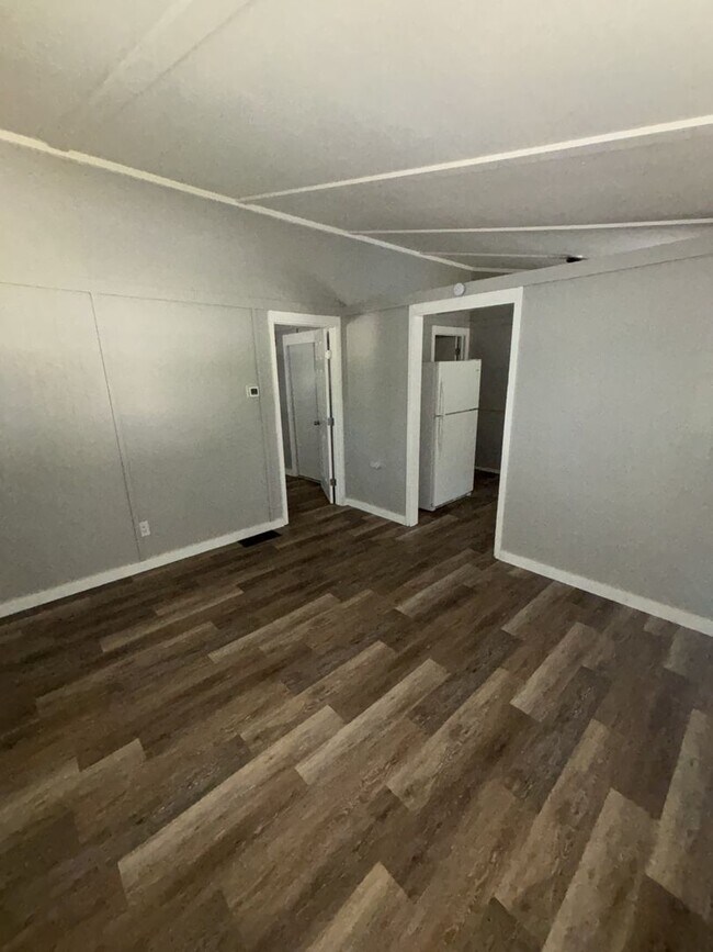 Building Photo - Affordable Comfort in Independence — 1-Bed...