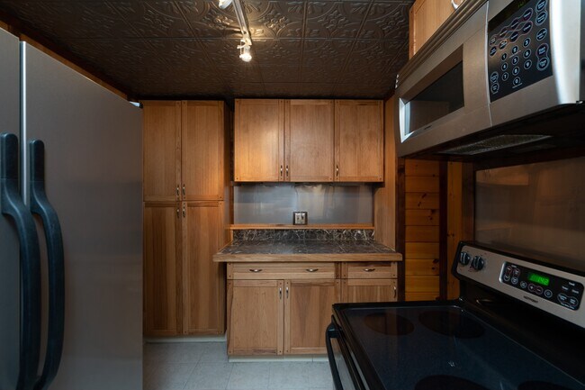 Building Photo - 3 Ten Broeck St