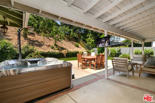 Building Photo - 3421 Castlewoods Pl