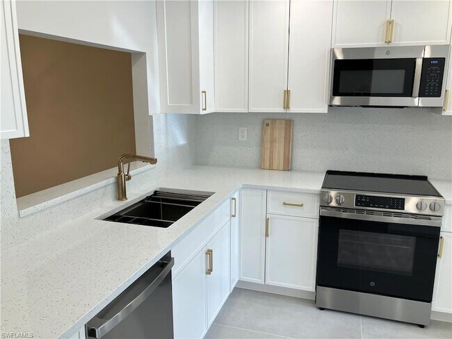 Building Photo - 1826 Kings Lake Blvd