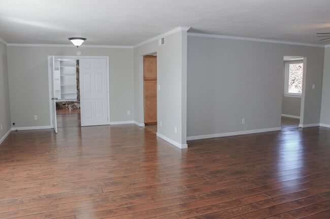 Building Photo - 816 Marimba Dr