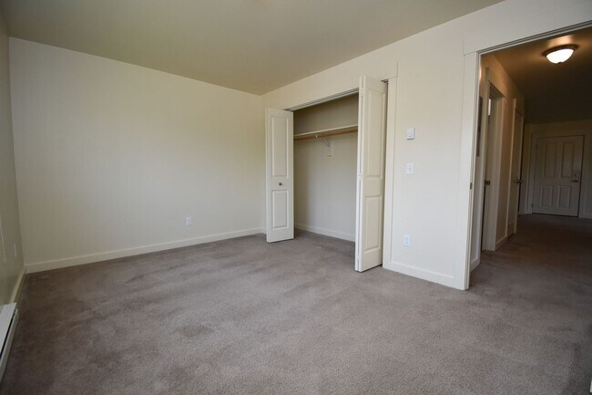 Building Photo - 2nd Floor 2 Bed 1 Bath in a Great Central ...