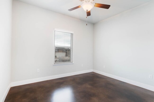 Building Photo - Kerrville, TX!  Country Charm with Modern Flair.