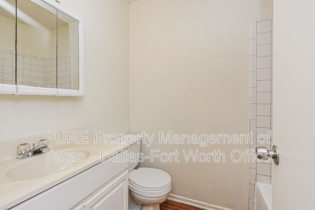 Building Photo - 7527 Windhaven Rd