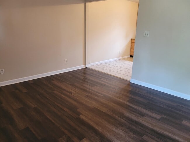 Building Photo - 317 E Mill St