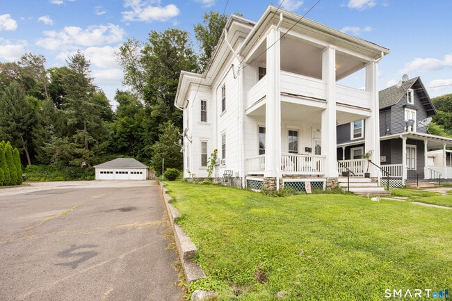 Building Photo - 226 Meadow St