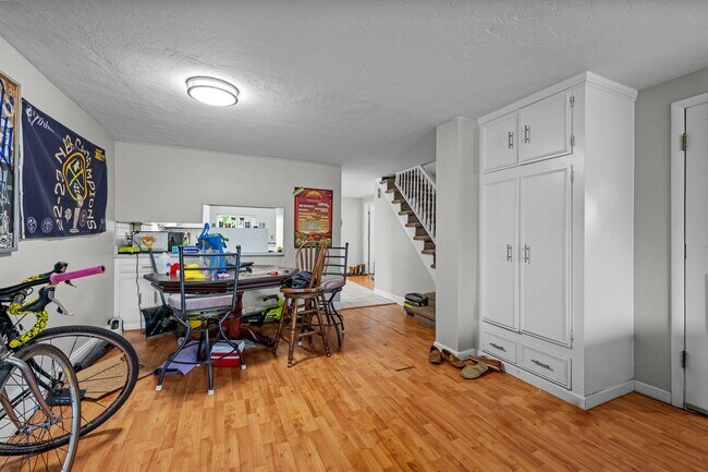 Building Photo - Gorgeous Three Bedroom home  in Sunnyside!
