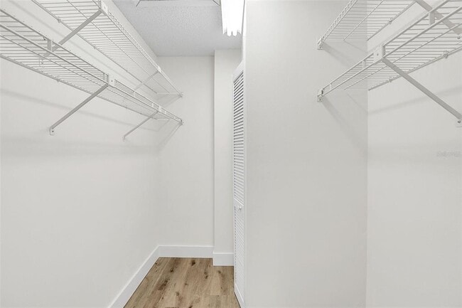 Building Photo - 600 Casa Pk Court M