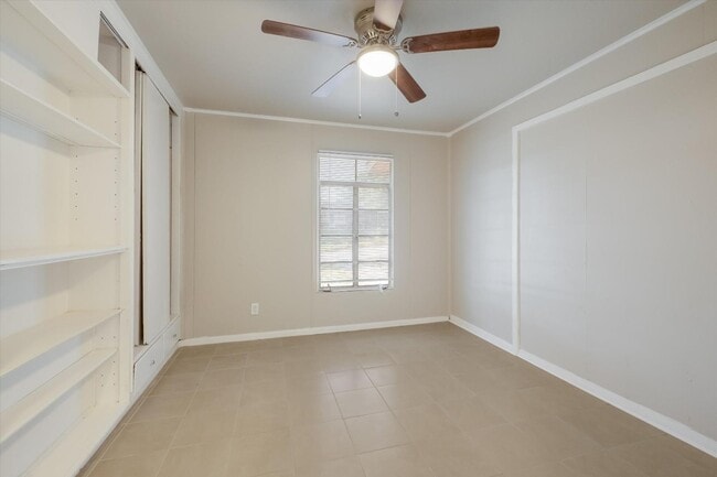 Building Photo - 351 Pool Dr