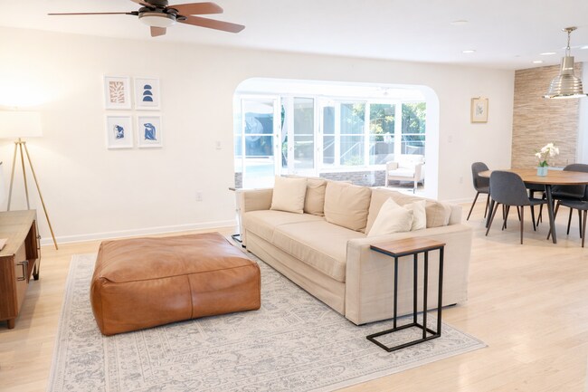 Building Photo - 2412 Clematis St