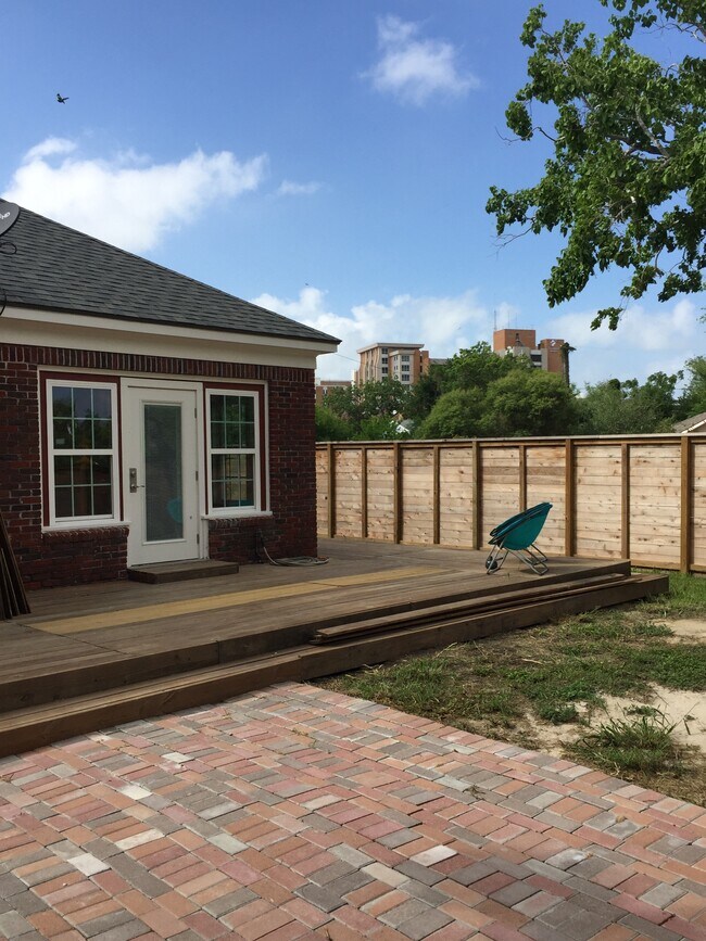 Building Photo - 301 Clifford St