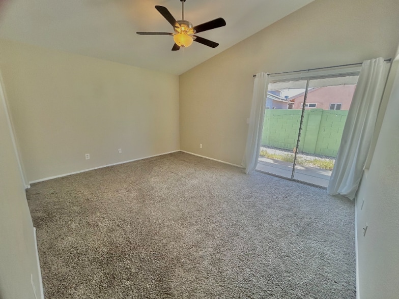 Building Photo - 3633 W Wahalla Ln