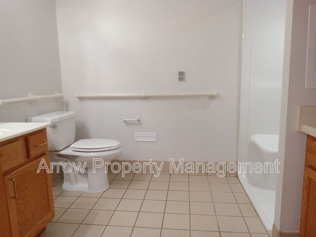 Building Photo - 150 Poppe Dr