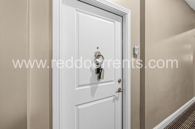 Building Photo - Coming Soon! – 1 Bed | 1.5 Bath Home in th...
