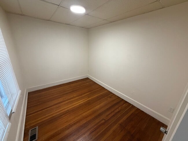 Building Photo - 225 Oakland St