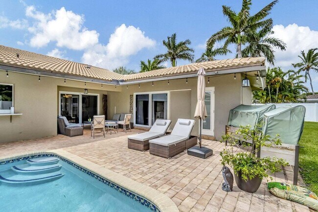 Building Photo - 5660 Golfway Dr