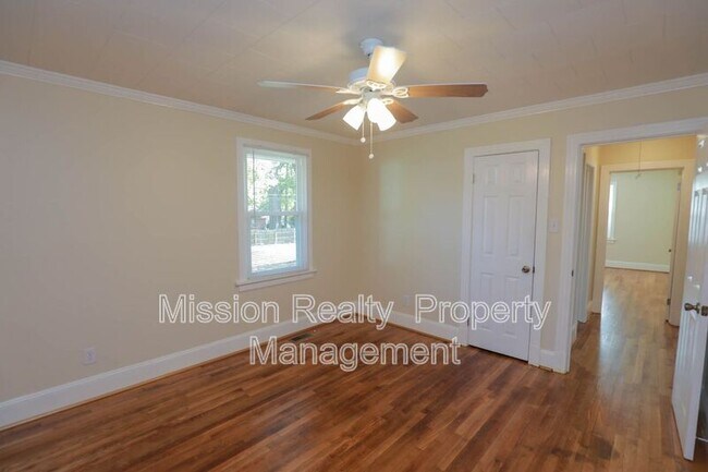 Building Photo - 7509 Montrose Ave