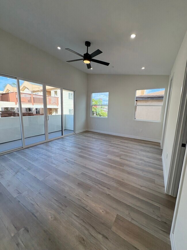 Building Photo - 260 Donax Ave