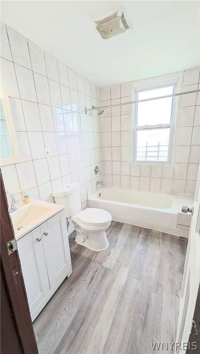 Building Photo - 26 Madison St