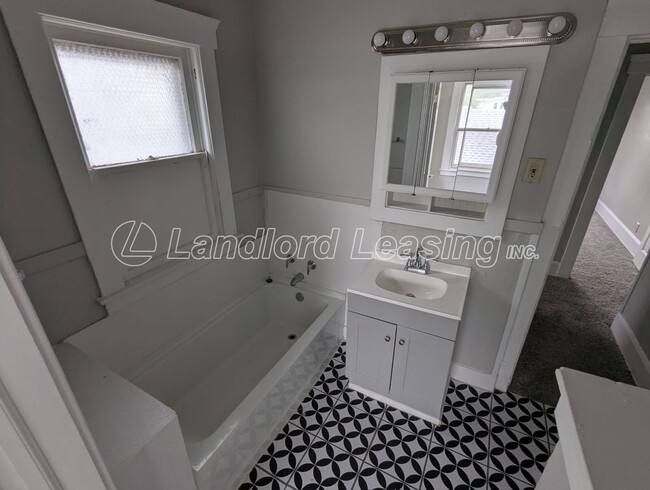 Building Photo - For Sale Land Contract - $129,900 EZ BUY P...