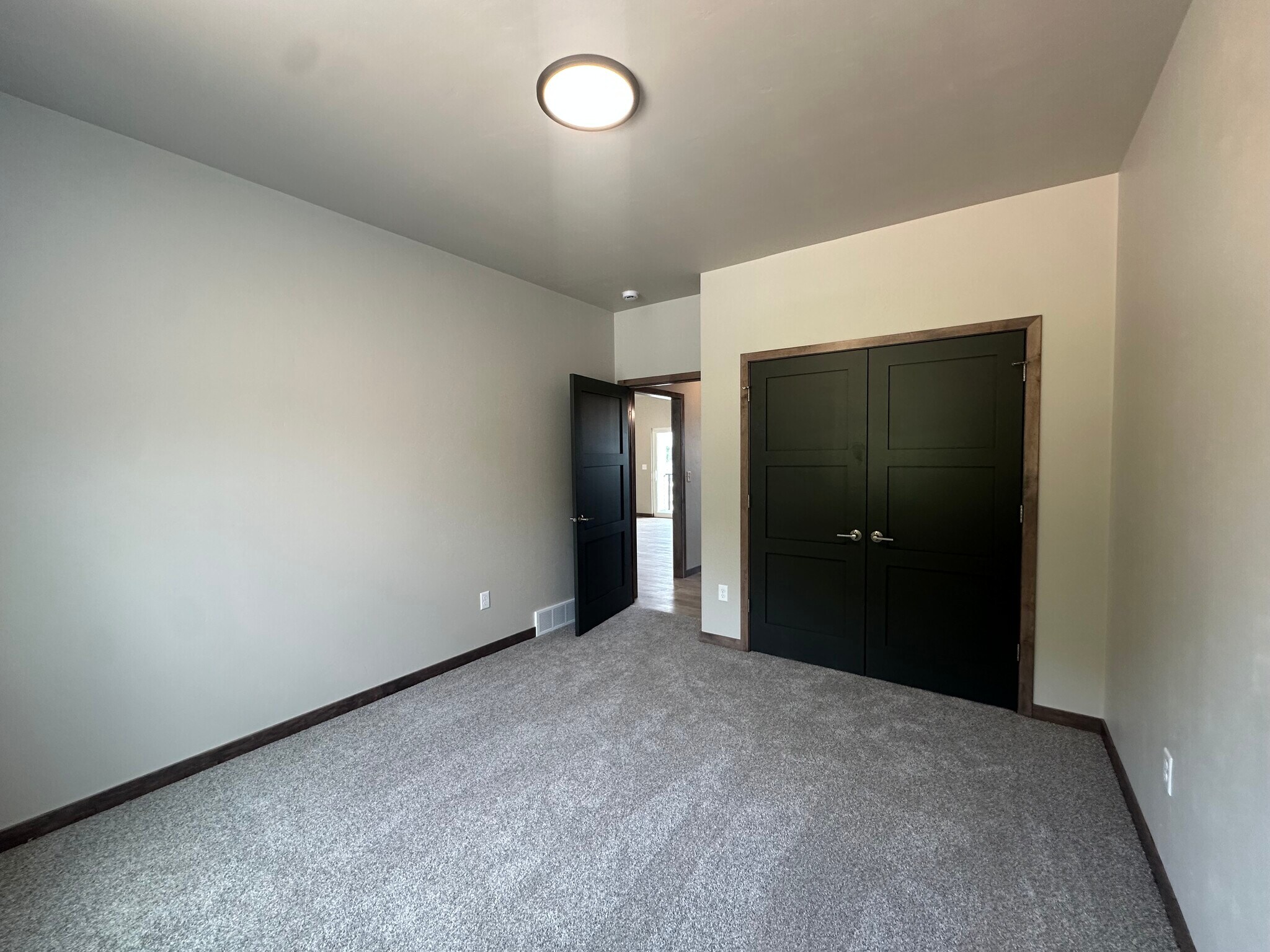 Building Photo - 2129 Clover Field Dr