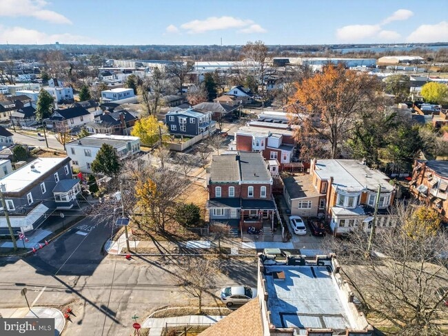 Building Photo - 738 Division St