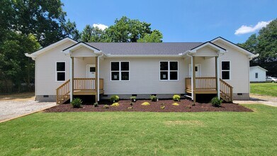 Building Photo - AUGUST RENT SPECIAL!  Brand New 3 Bed, 2 Bath Duplex Available Near Downtown Greenville