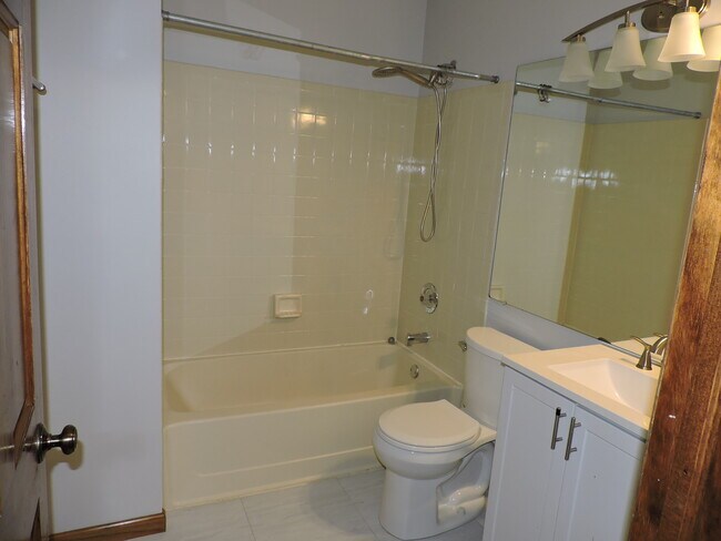 Building Photo - 1334 Gloucester Cir