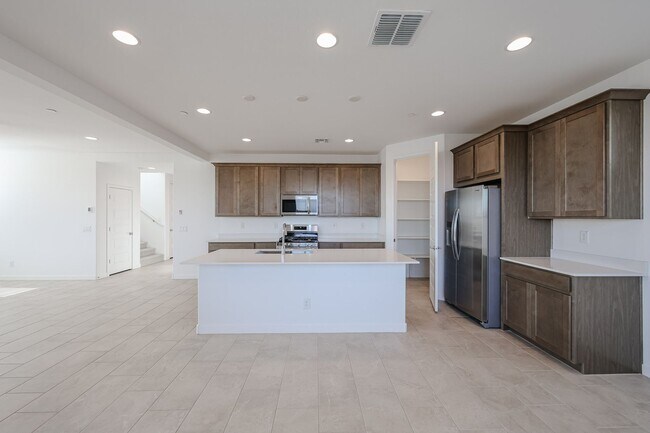 Building Photo - 4-Bedroom Home in Mystic at Lake Pleasant