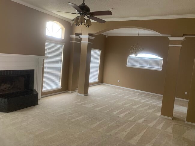 Building Photo - 5005 Lethaby Dr