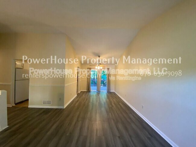 Building Photo - 10260 Piney Ridge Walk