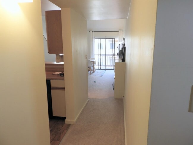 Building Photo - 1002 Linden Ave
