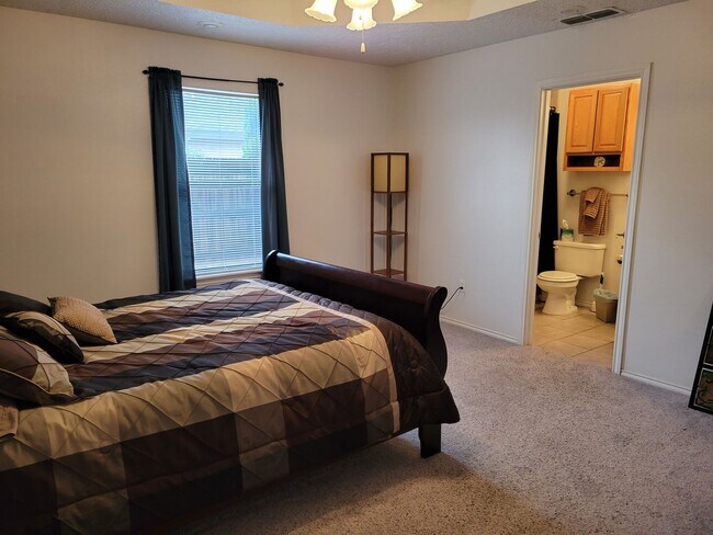 Building Photo - rs0912