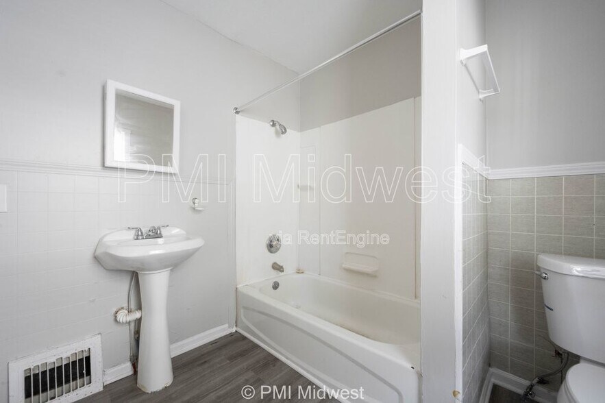 Building Photo - 1415 W Pruitt St