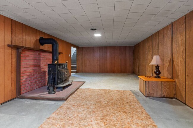 Building Photo - 1221 Kenwood St