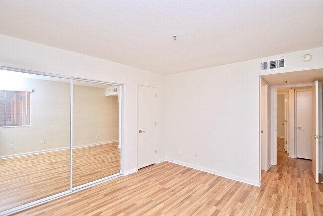 Building Photo - 4704 E Paradise Village Pky N