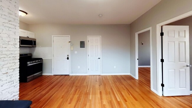 Building Photo - 305 Cator Ave