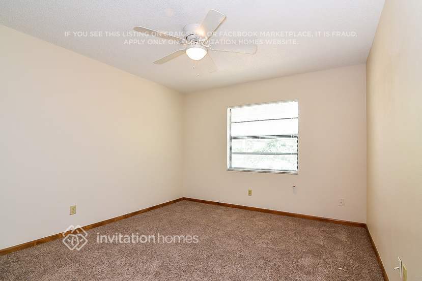 Building Photo - 10207 N Hyaleah Rd