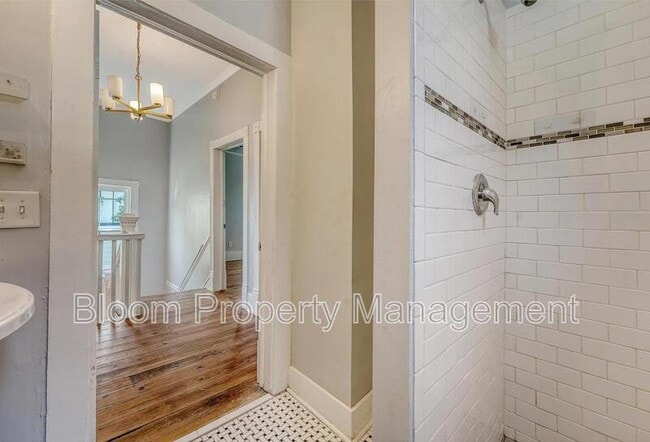 Building Photo - 169 Fishburne St