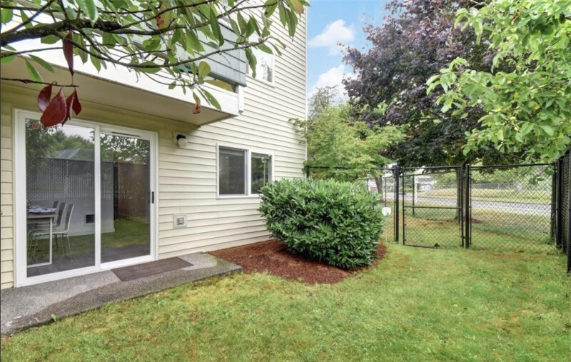 Building Photo - 9731 Holly Dr