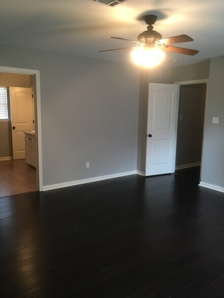 Master Bedroom w/ On-Suite Master Bath - 108 Smalley Rd