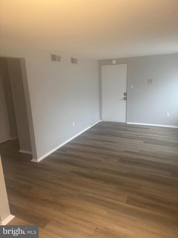 Building Photo - 403 N Newberry St