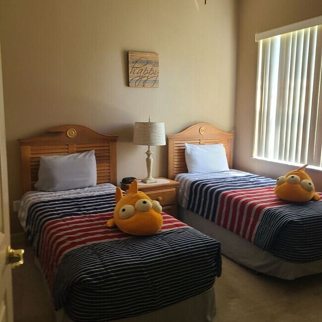 Building Photo - 4BD 4.5 BA Fully furnished home available ...