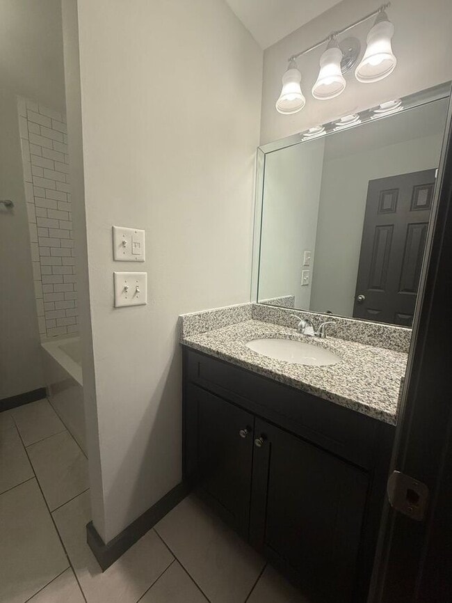 Building Photo - Renovated 1 Bedroom in South Nashville - $99 Deposit Special!