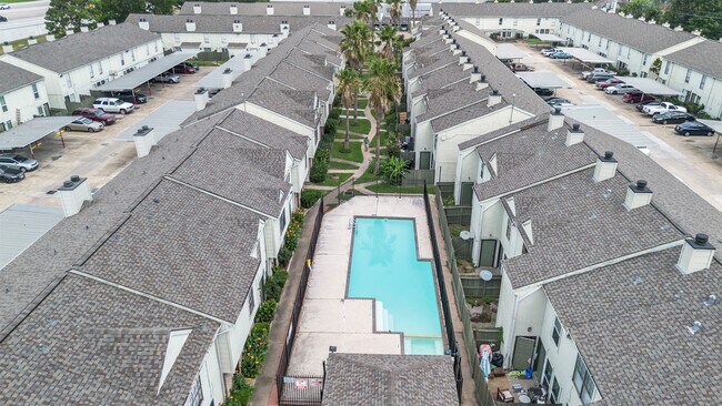 Building Photo - 8657 Village of Fondren Dr